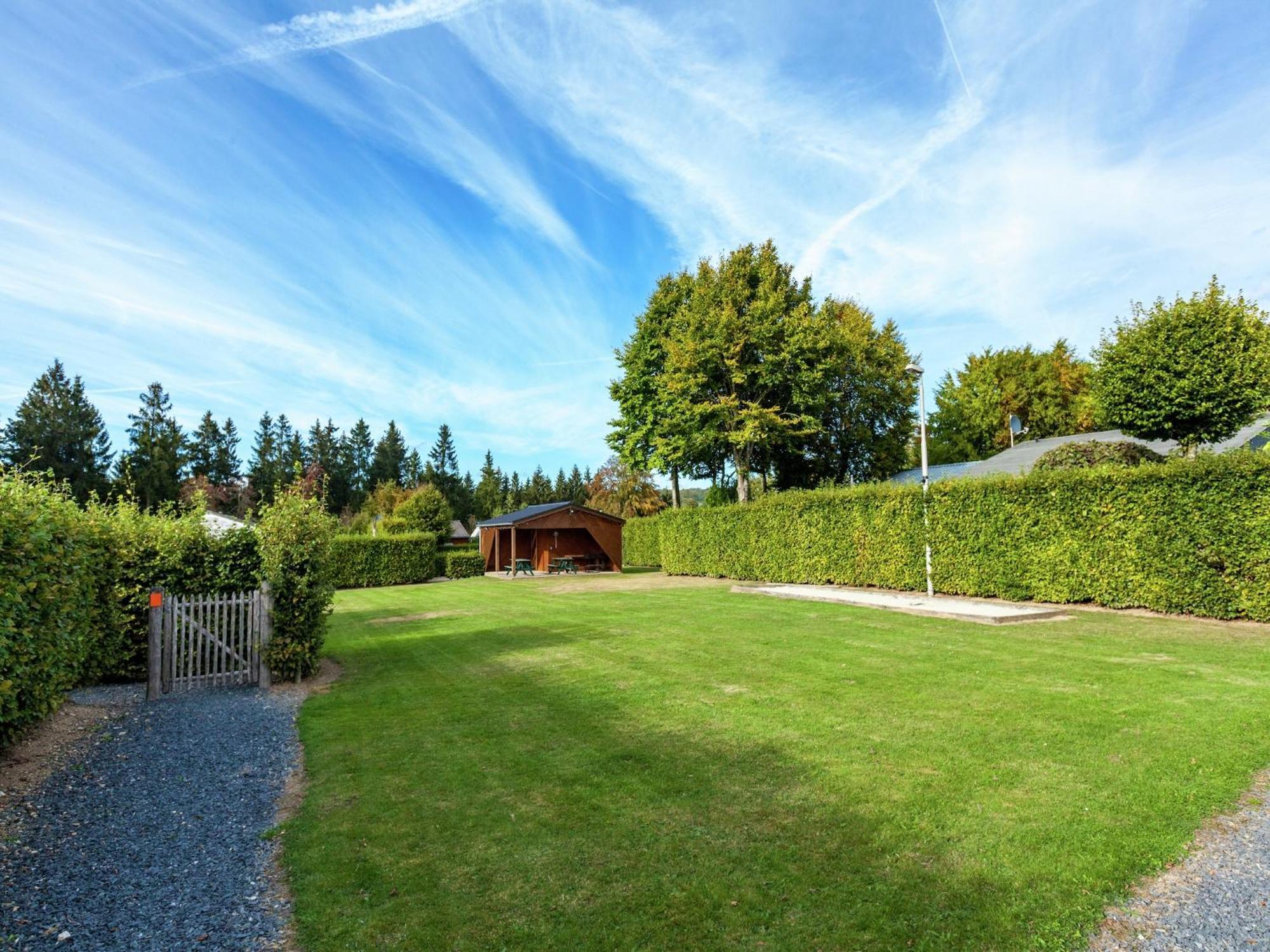 Boutique Chalet In B Llingen Near Lake Wirtzfeld Bagian luar foto