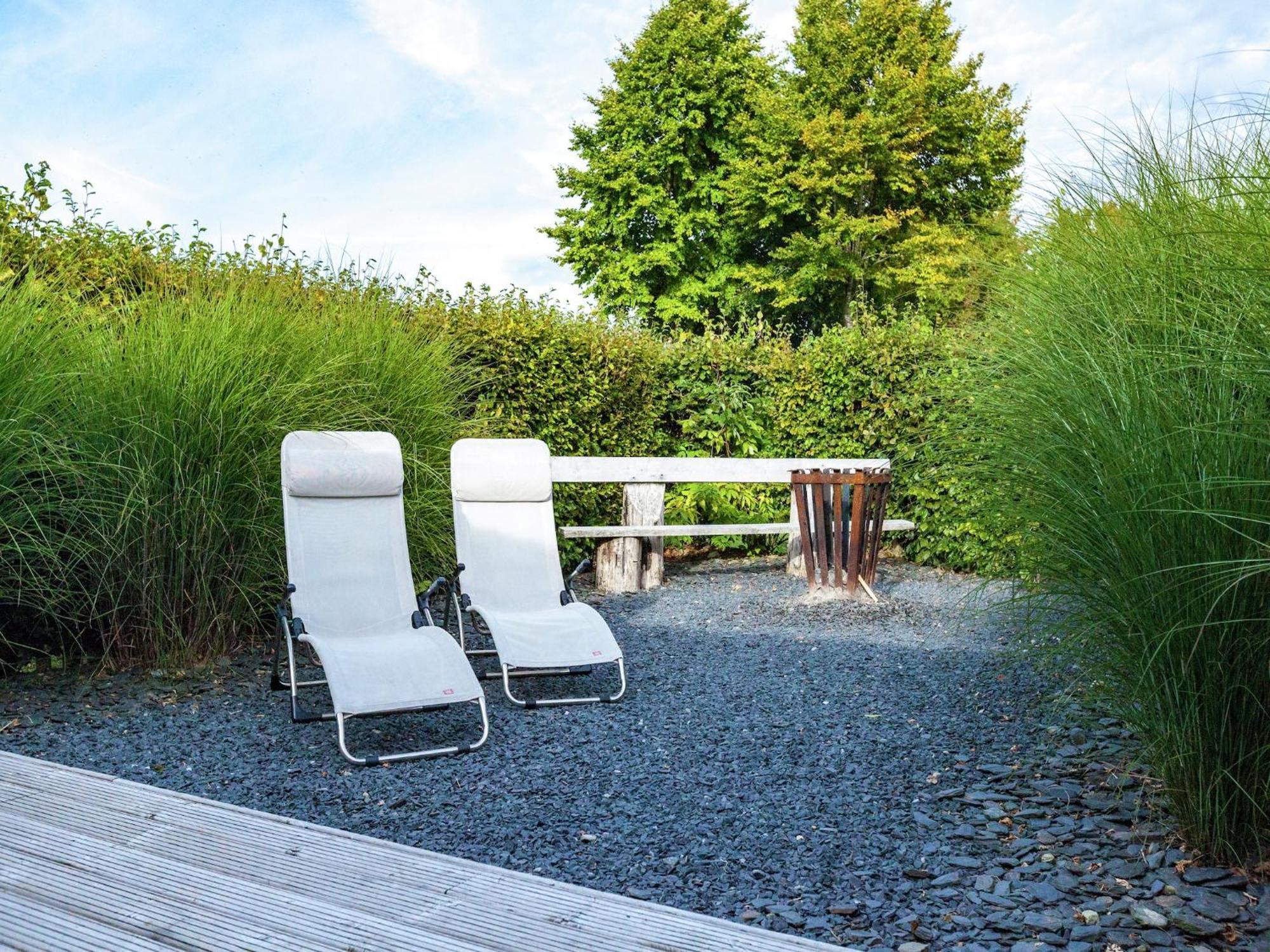 Boutique Chalet In B Llingen Near Lake Wirtzfeld Bagian luar foto