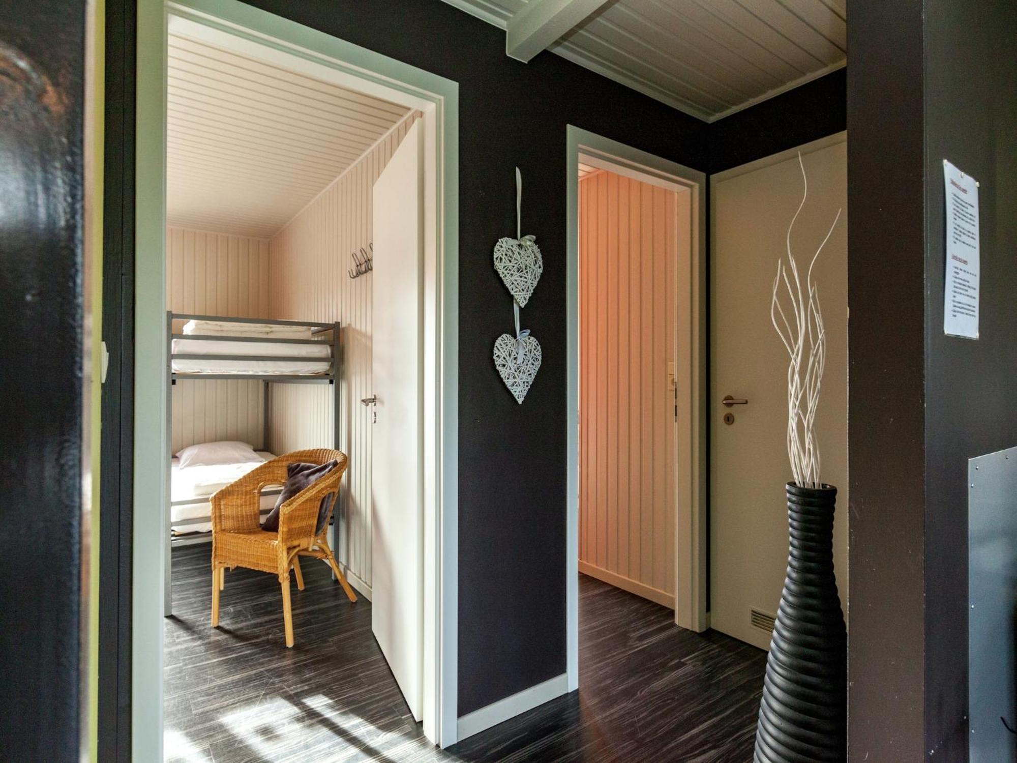 Boutique Chalet In B Llingen Near Lake Wirtzfeld Bagian luar foto