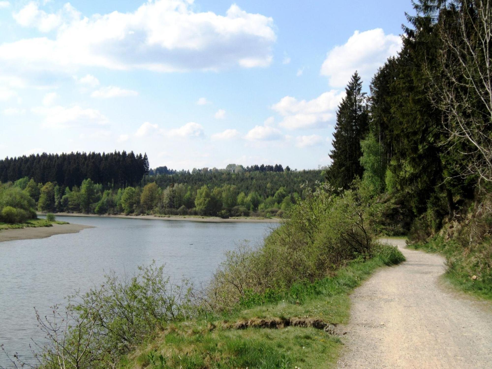 Boutique Chalet In B Llingen Near Lake Wirtzfeld Bagian luar foto